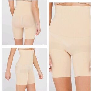🔥ASSETS by SPANX High Waist Shaping Short in Black🔥 NIB